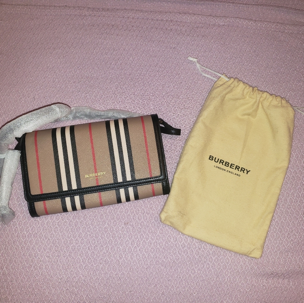 BURBERRY Icon Stripe Shoulder Crossbody Bag NEW Beautiful 🤎❤️🤍🖤🤎 - Picture 8 of 8